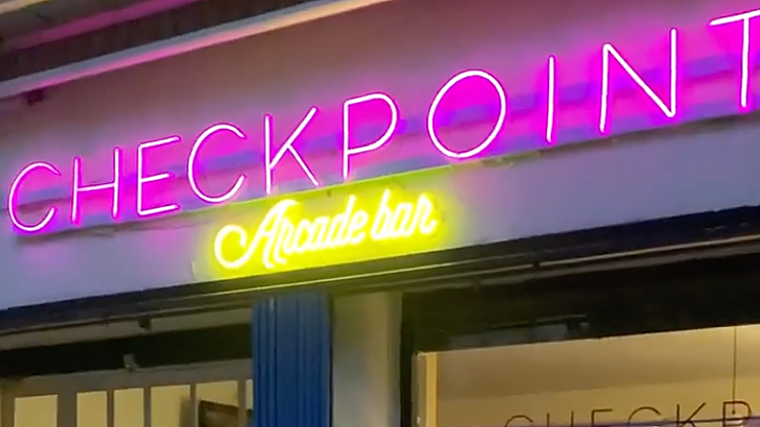 Fachada del Checkpoint Arcade Bar
