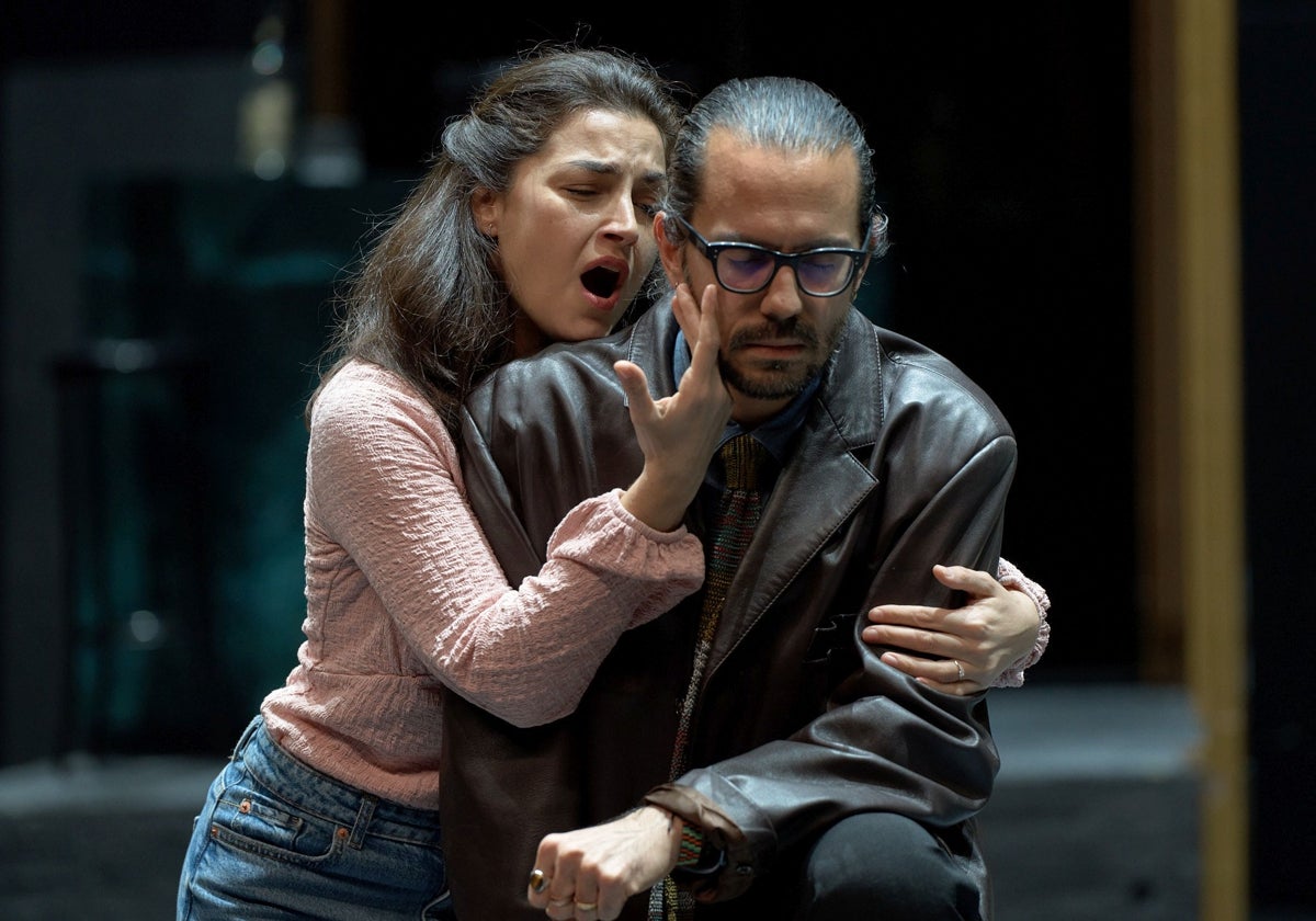 La soprano Lucía Martín-Cartón y el tenor sevillano Juan Sancho durante los ensayos de 'Alcina'