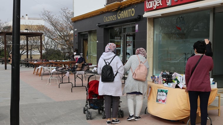 El comercio tradicional sale a las calles de Estepa durante estos días para poner a la venta todo tipo de productos a precios de saldo