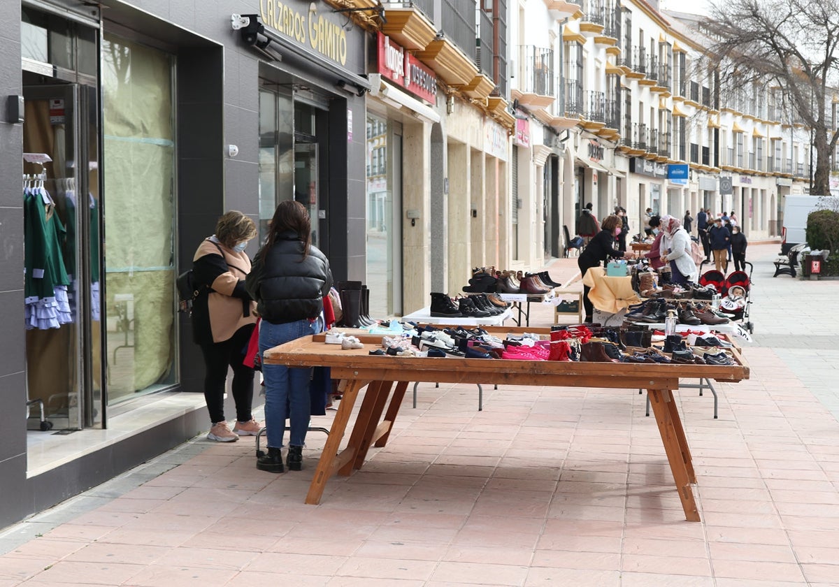 La localidad sevillana de Estepa acoge durante estos días un mercadillo callejero del comercio tradicional