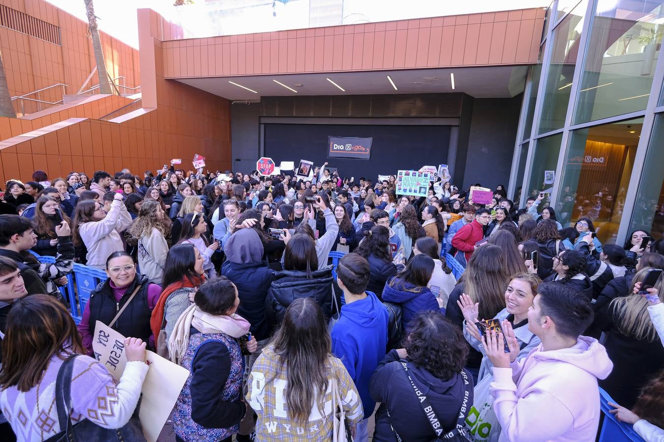 Firma de discos de los concursantes de Operación Triunfo 2023