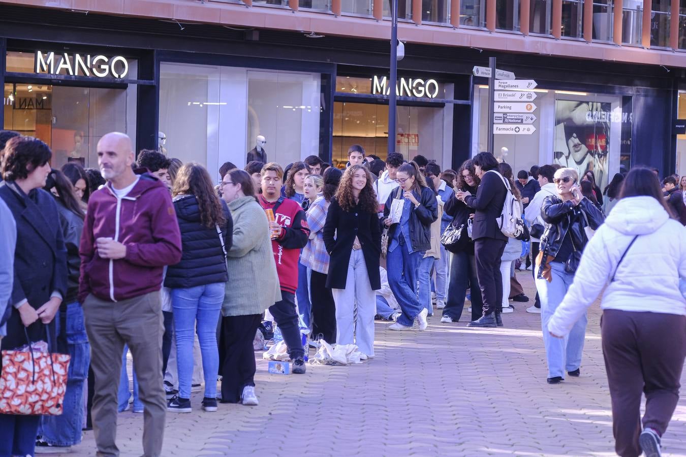 Firma de discos de los concursantes de Operación Triunfo 2023