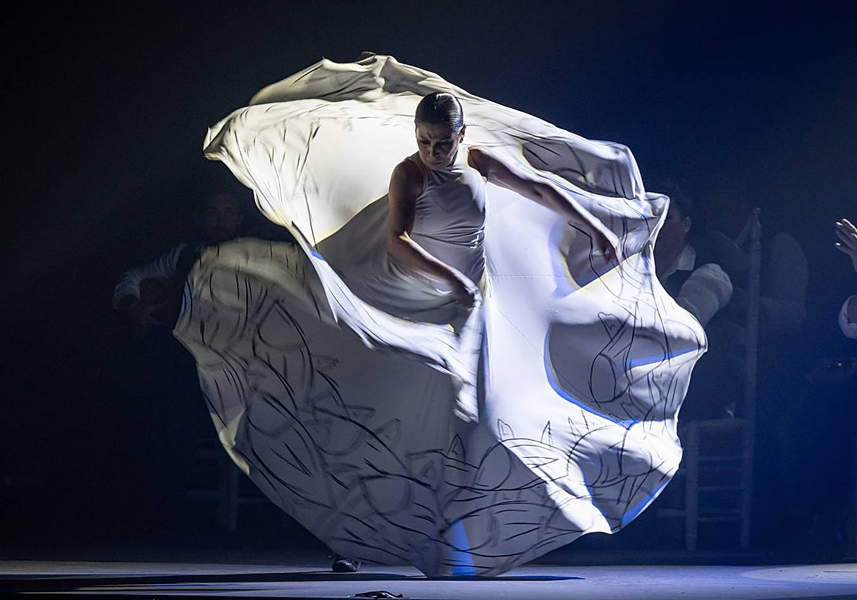 Sara Baras estrenó su obra 'Vuela' en homenaje a Paco de Lucía en el Cartuja Center de Sevilla