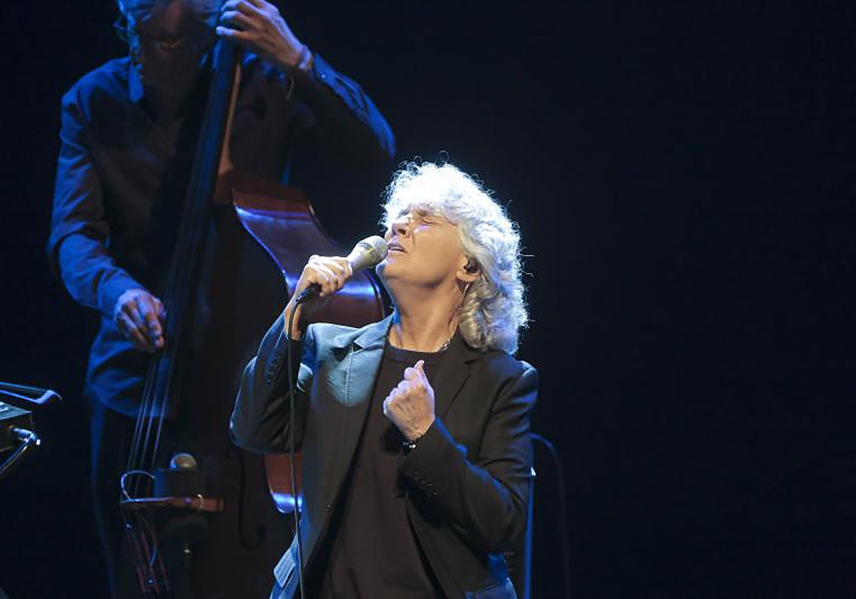 Mayte Martín durante su concierto en Sevilla