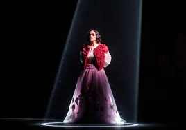 Eva Yerbabuena estrena en el teatro Maestranza la obra 'Al igual que tú' dirigida por Alfonso Zurro