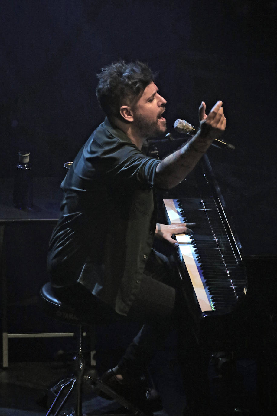 Pablo López ofrece un concierto sensacional a su público en el Palacio de Exposiciones y Congresos de Sevilla