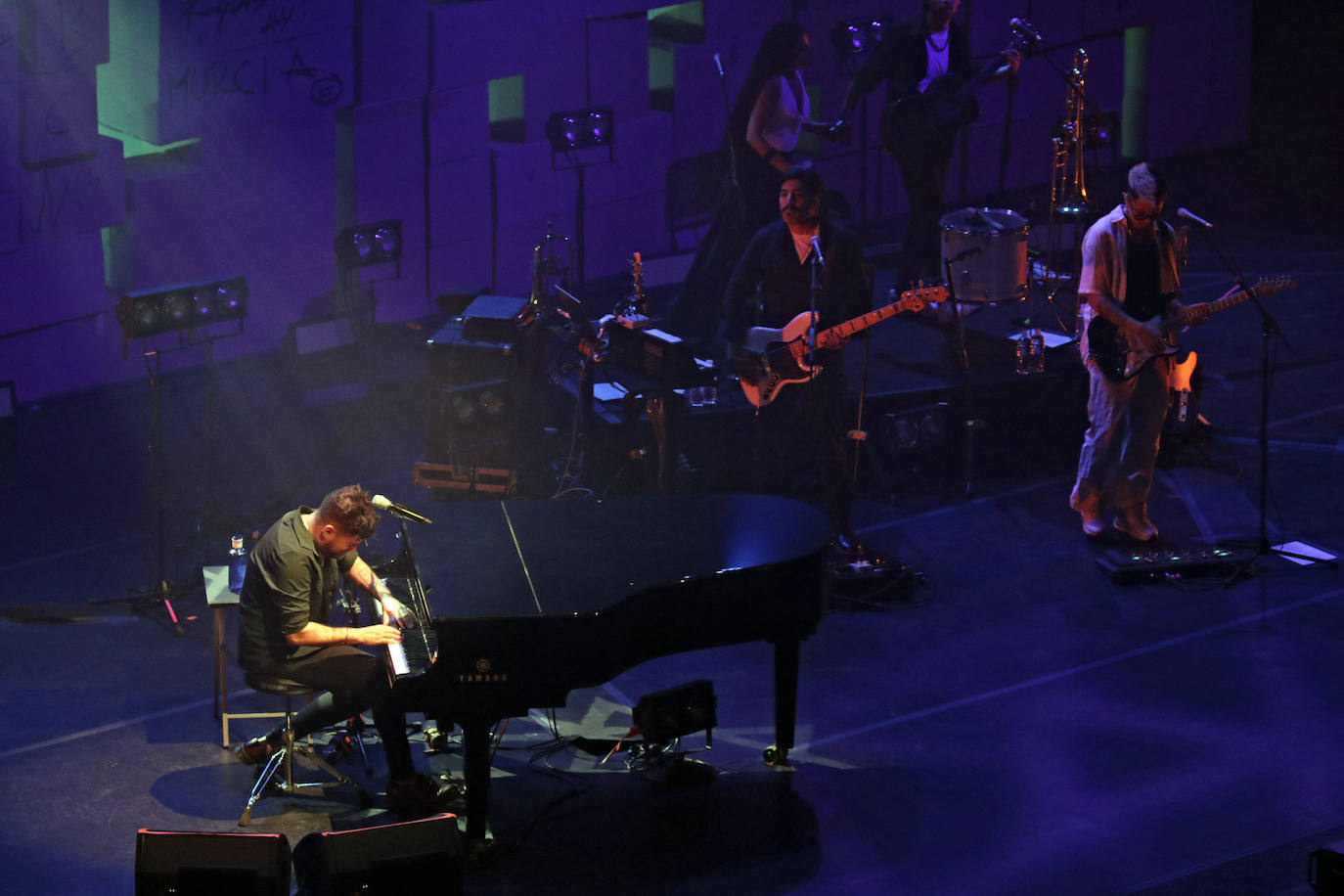 Pablo López ofrece un concierto sensacional a su público en el Palacio de Exposiciones y Congresos de Sevilla