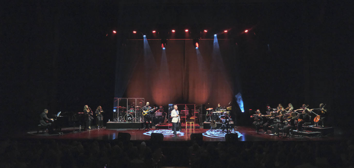 José Manuel Soto durante su concierto en el teatro de la Maestranza de Sevilla 