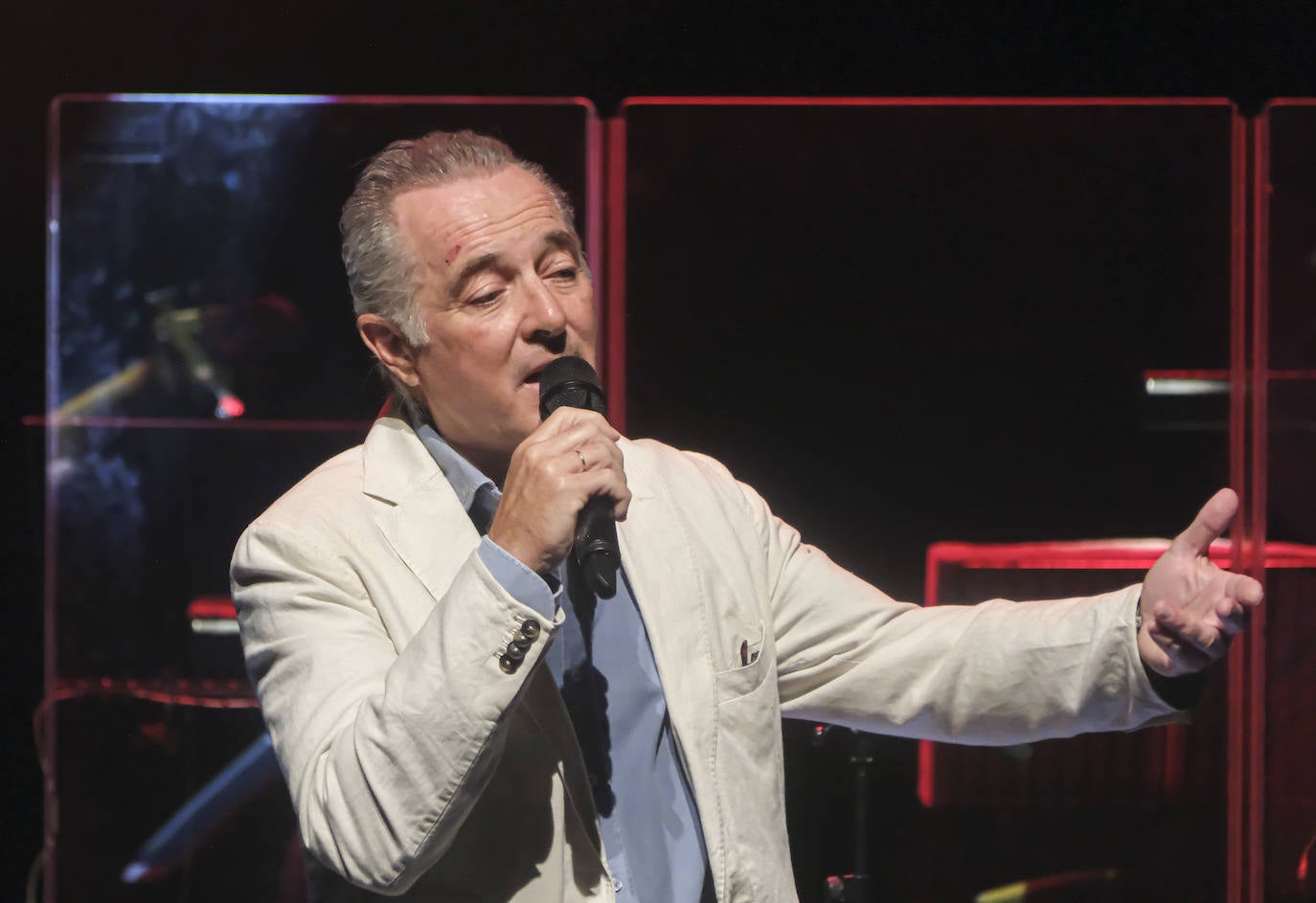 José Manuel Soto durante su concierto en el teatro de la Maestranza de Sevilla 