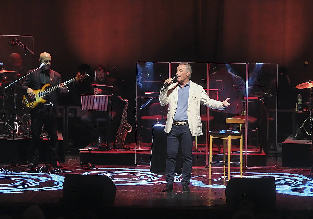José Manuel Soto durante su concierto en el teatro de la Maestranza de Sevilla