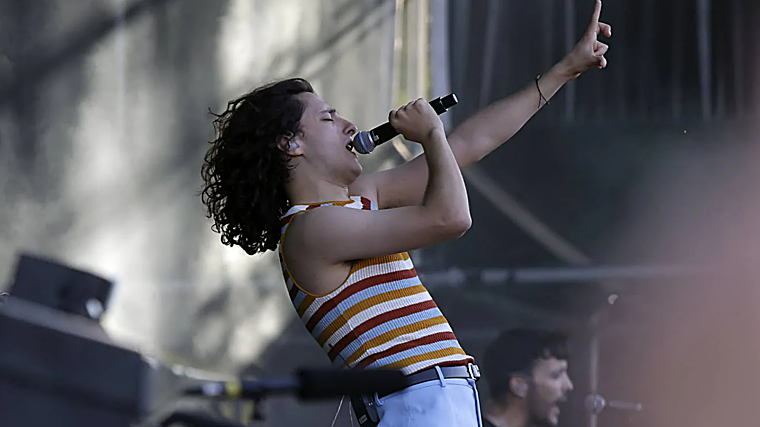 El público coreó las canciones con el vocalista de Arde Bogotá