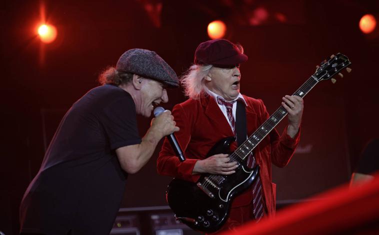 Imagen principal - Concierto AC/DC en Sevilla: Y el rock se hizo