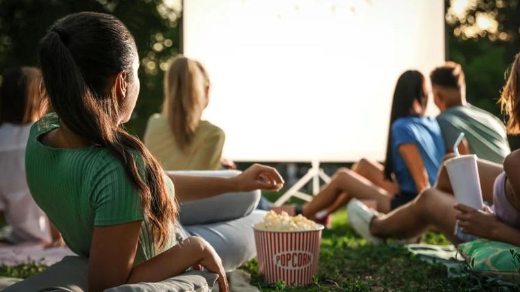 El cine de verano suele ser una gran opción para evitar el calor en las horas punta del día