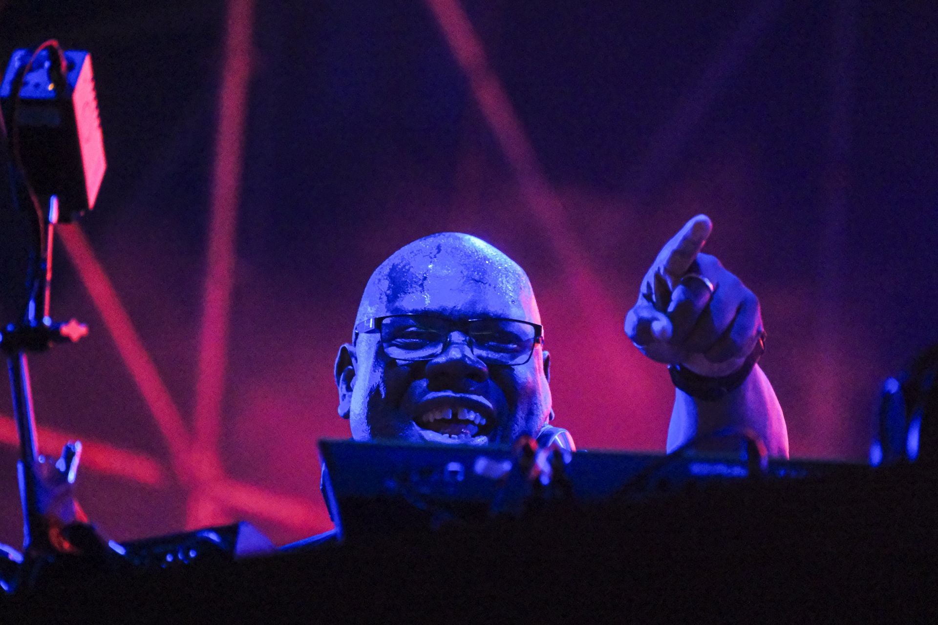 Icónico concierto de Carl Cox en la Plaza de España de Sevilla