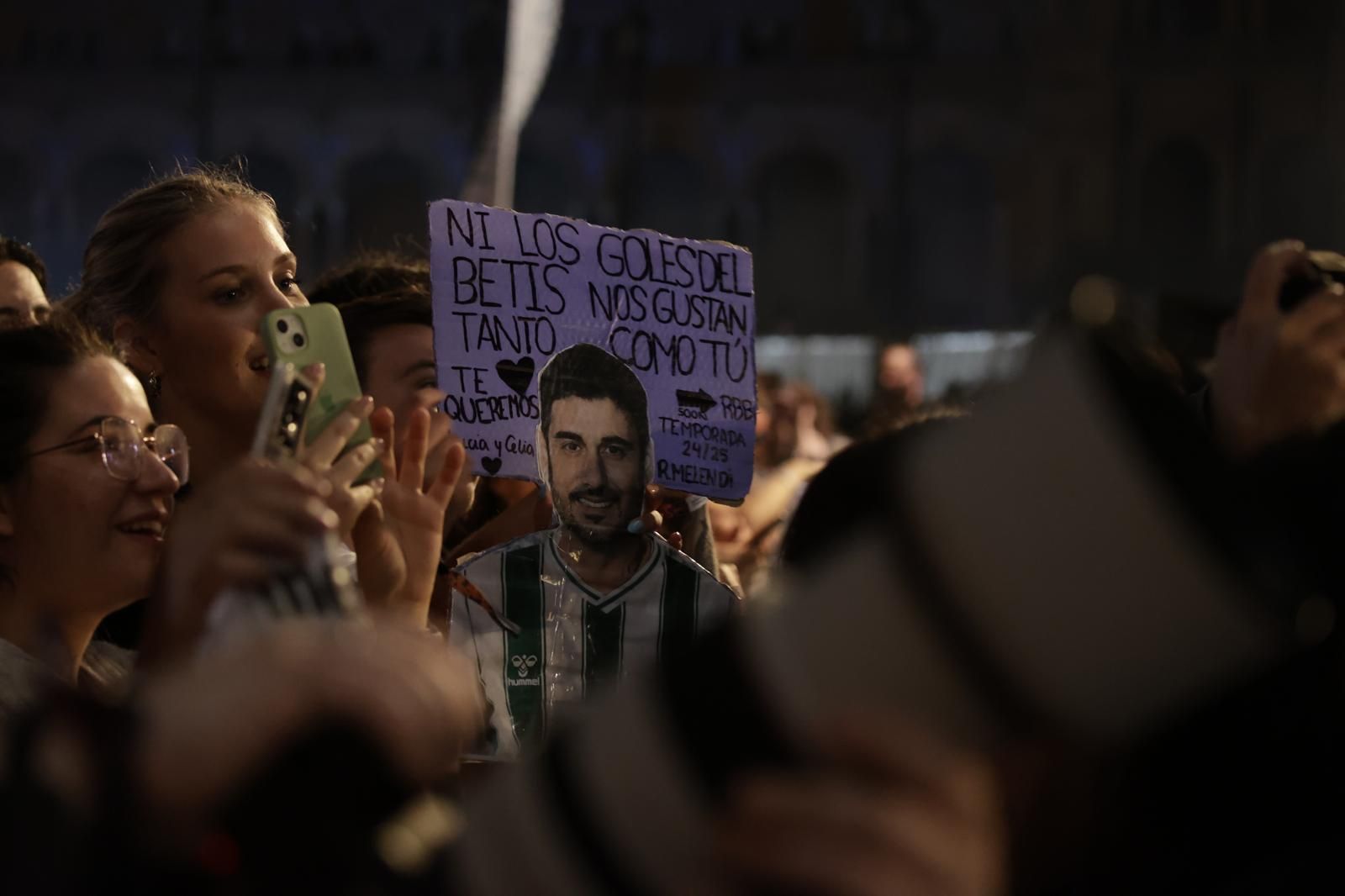 Icónica Fest acoge el concierto de Melendi en la Plaza de España de Sevilla 