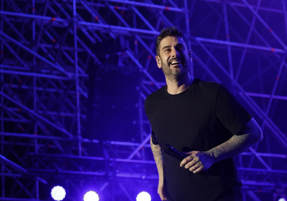 Melendi disfrutando en uno de los momentos del concierto en el Icónica Sevilla Fest