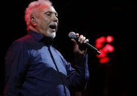 Tom Jones llena de calor la fría noche sevillana