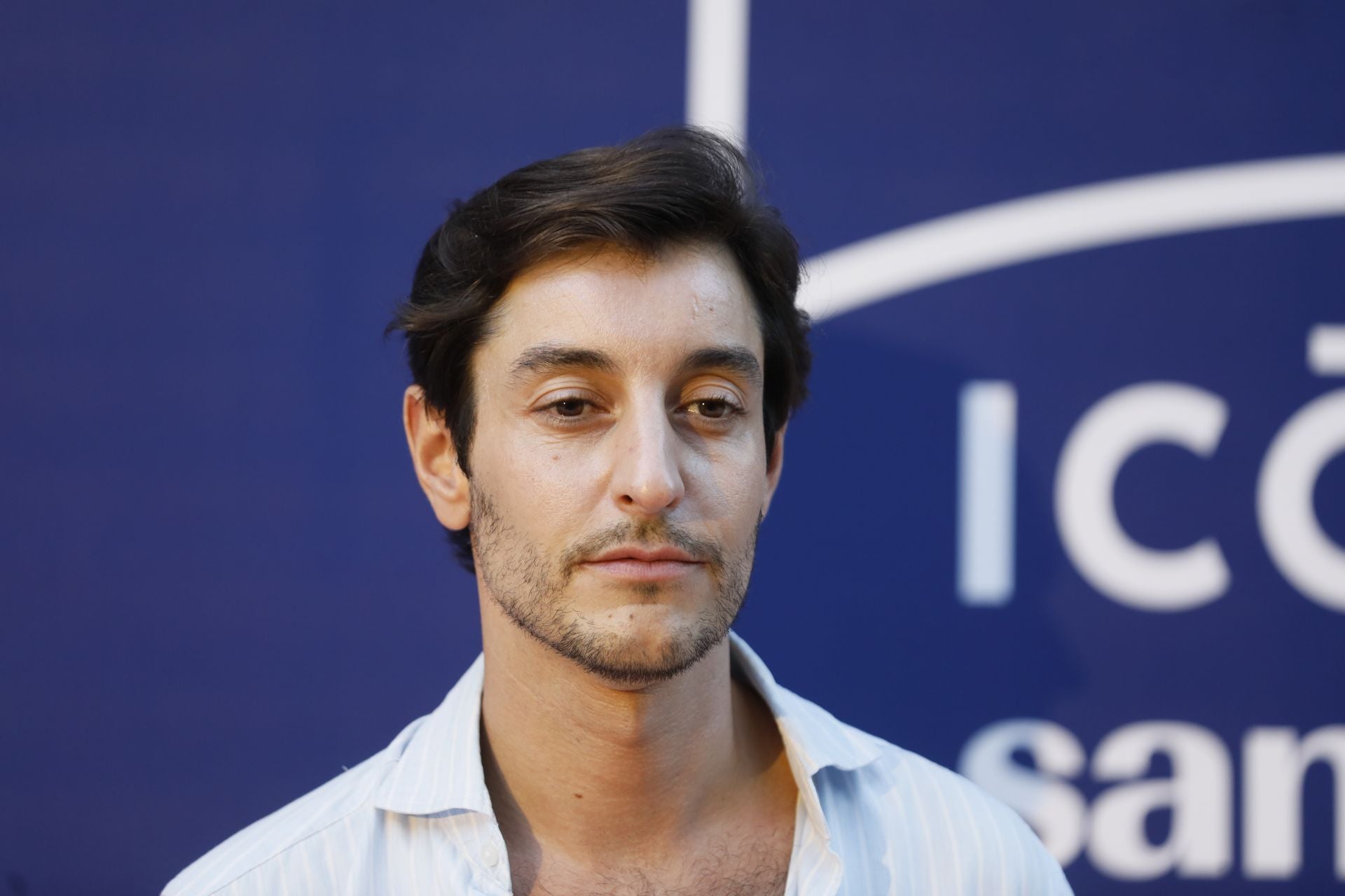 Nicolás Montenegro en el photocall del Icónica Fest en la Plaza de España de Sevilla