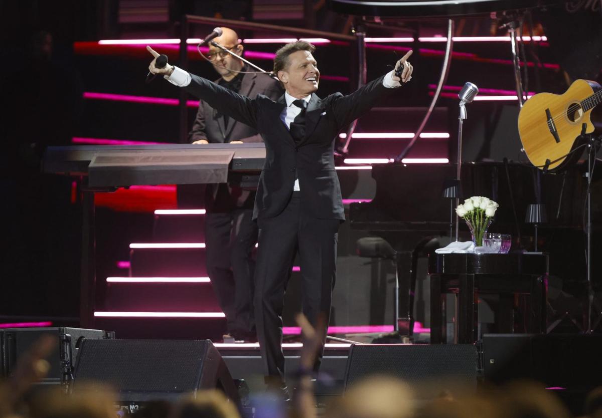 Luis Miguel, durante su concierto en Córdoba este viernes