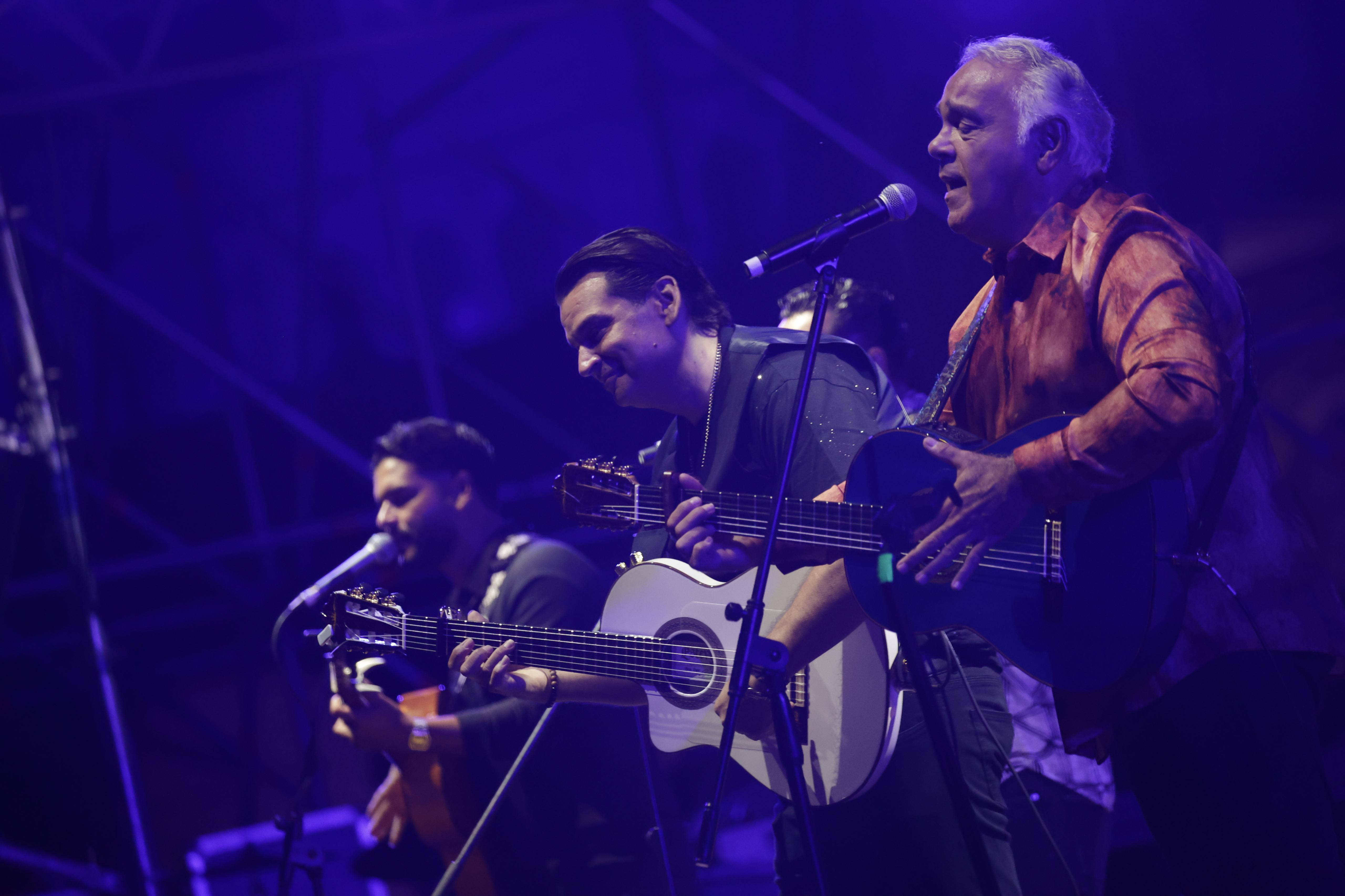 Los Gipsy Kings en plena actuación en Icónica