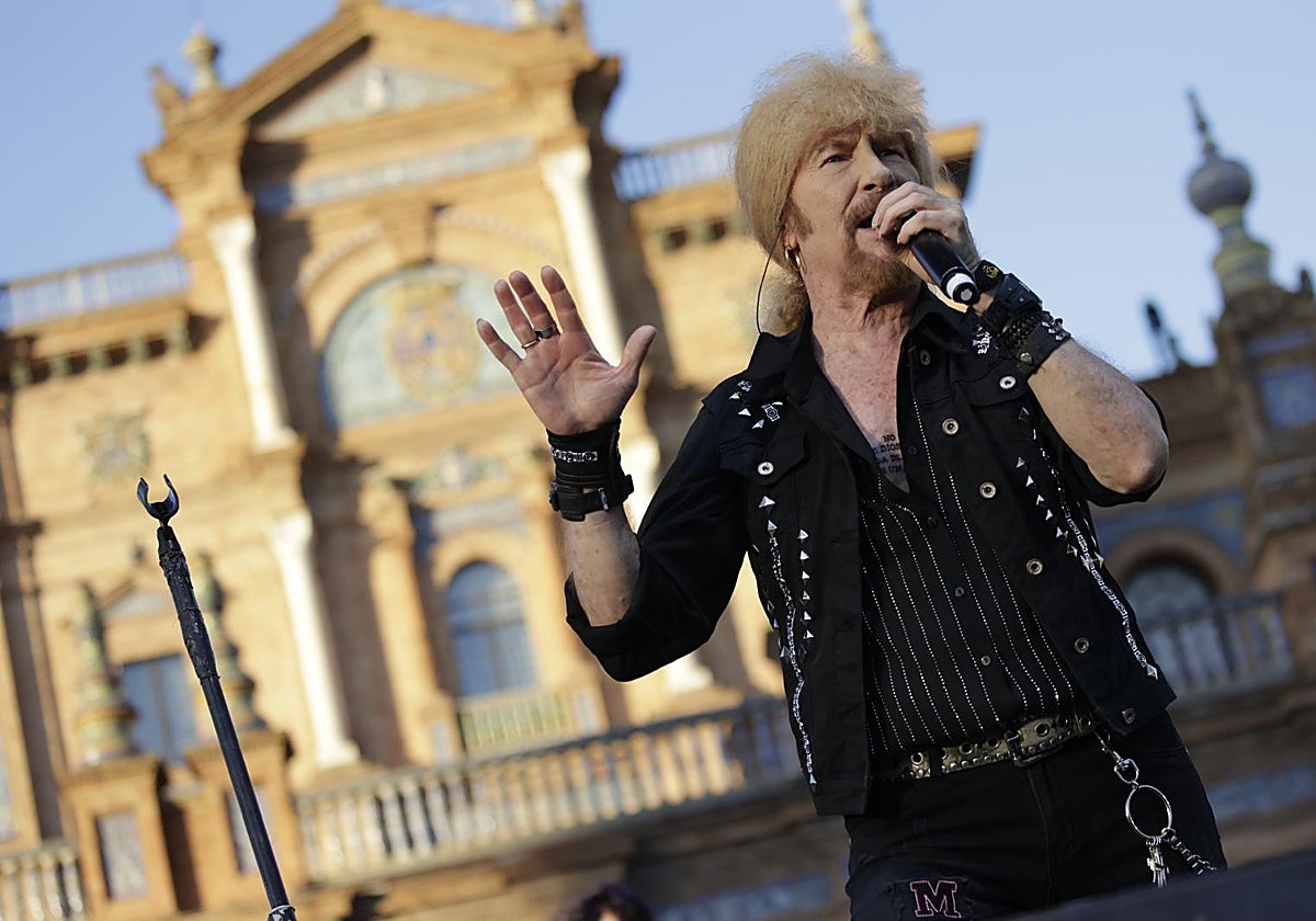 Medina Azahara durante su concierto en Icónica Santalucía Sevilla Fest