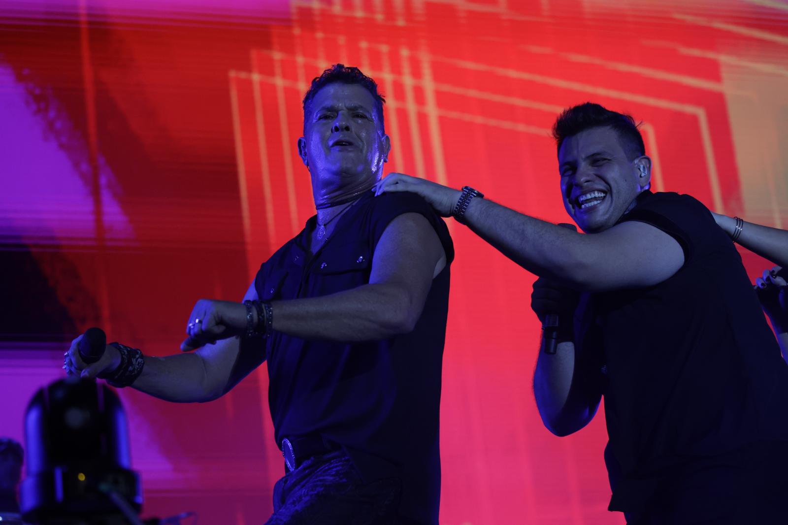 El rey del vallenato, en un momento de su actuación en el escenario de la Plaza de España