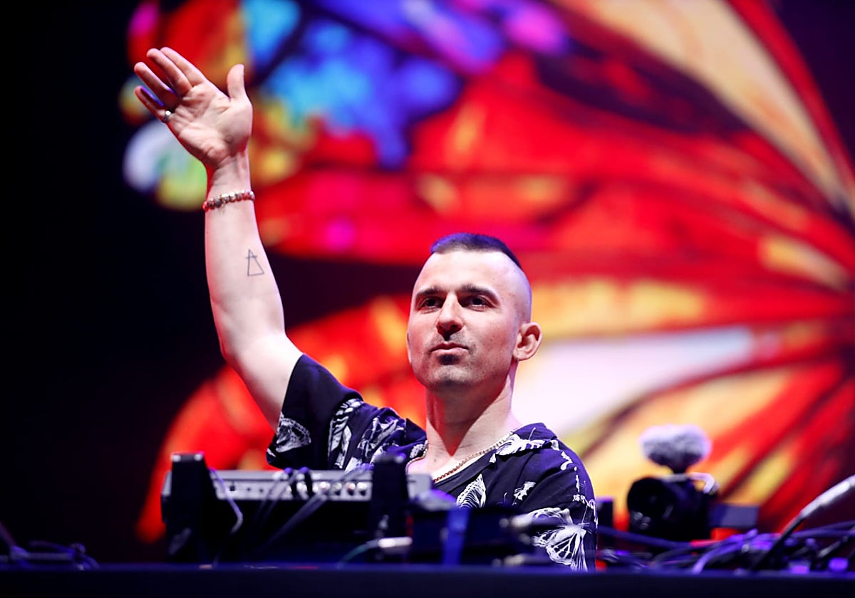 Un instante del concierto de Michael Bibi en la Plaza de España este sábado