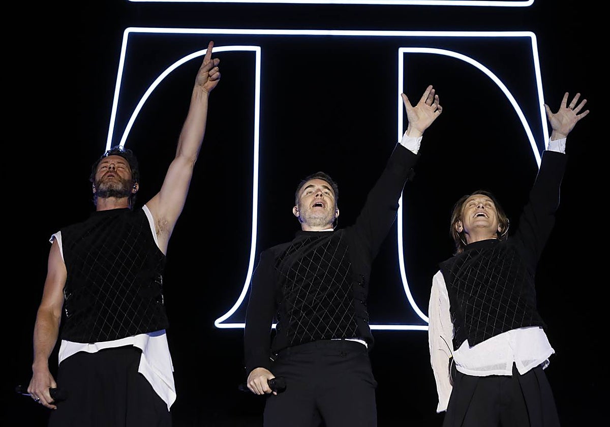 La boy band de pop británica hizo bailar a los miles de fans que acudieron a la Plaza de España