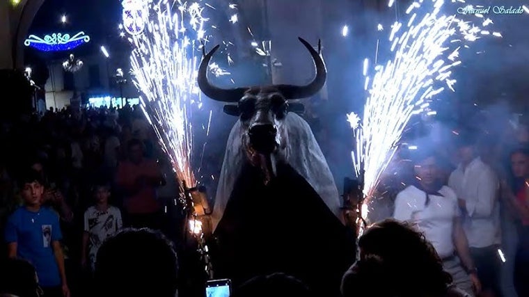 Toros de fuego de la Feria de Salteras