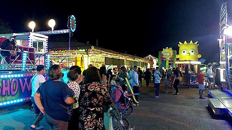 Zona de atracciones en la Feria de la Puebla de Cazalla