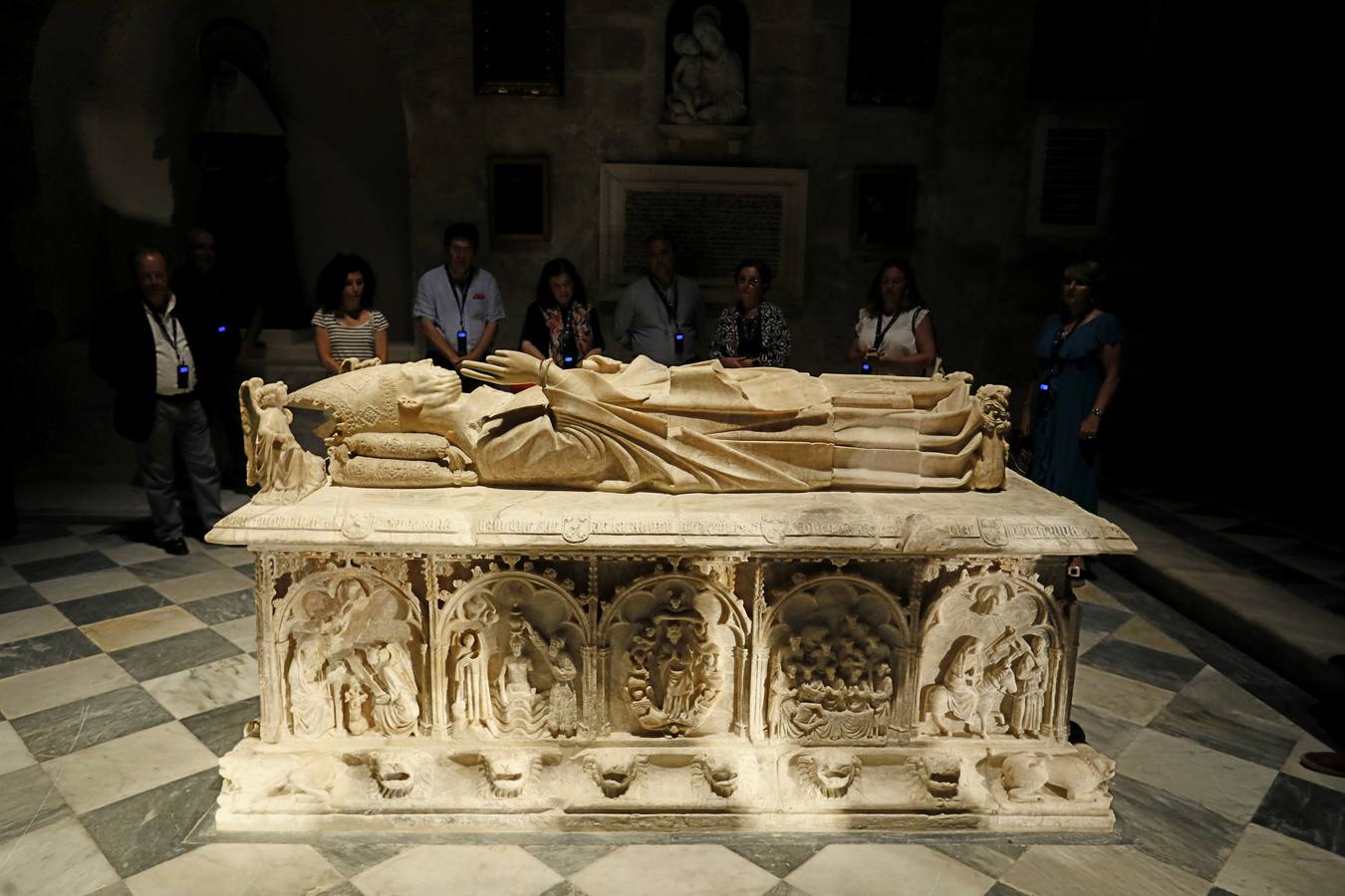 La visita se realiza los martes a las nueve y cuarto de la noche