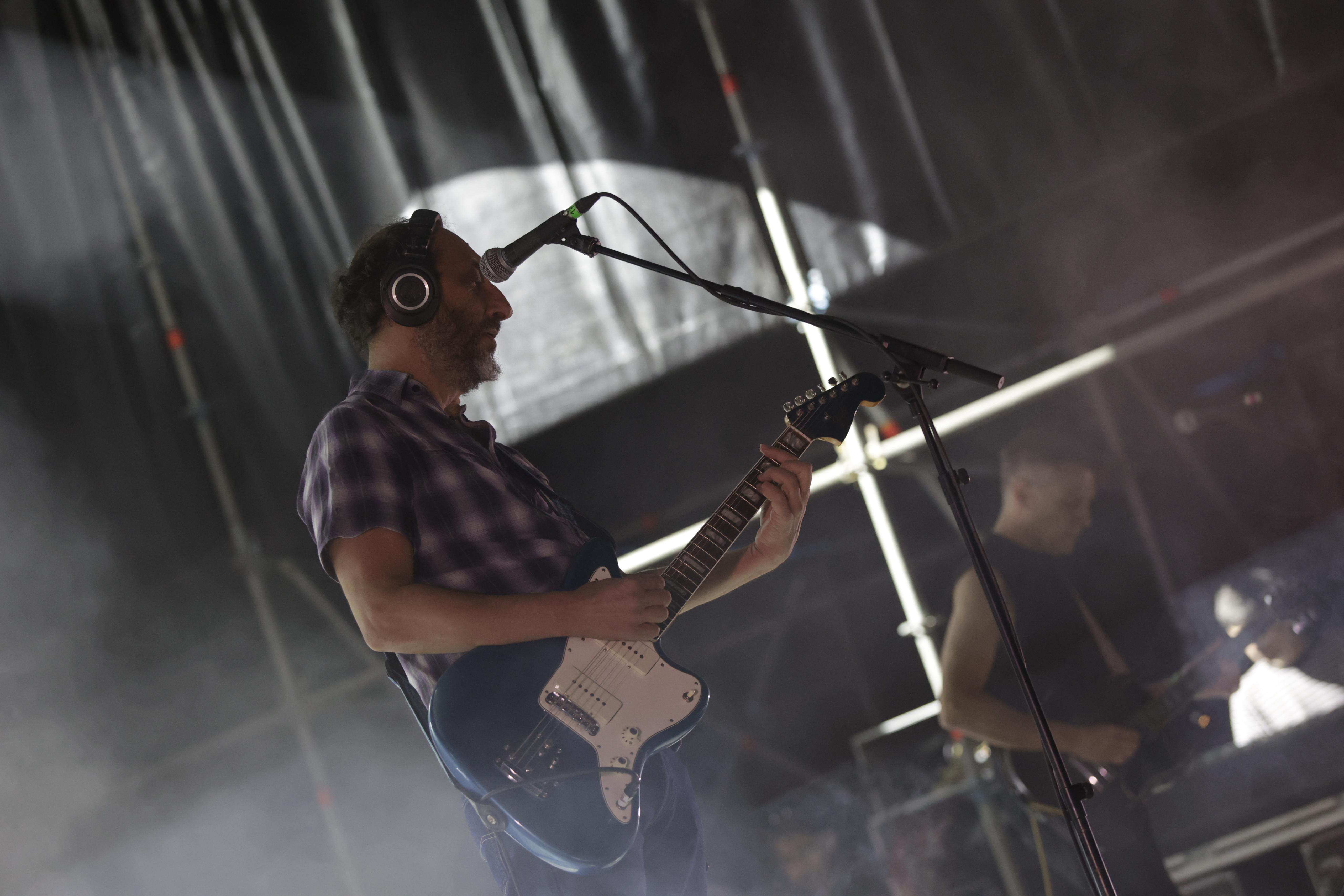 Un instante del concierto celebrado este miércoles en el CAAC de Sevilla del grupo Los Planetas