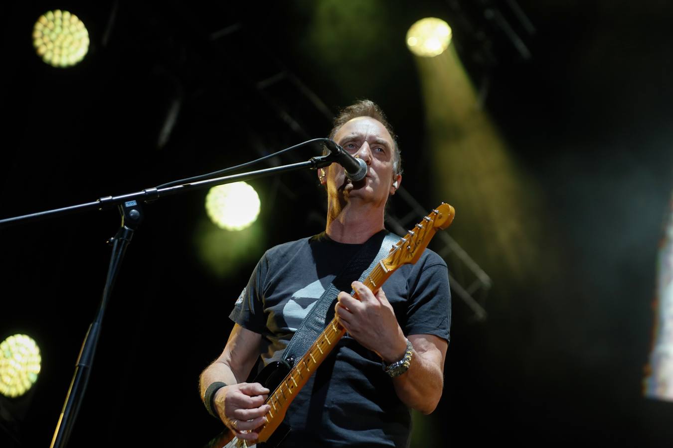 Un momento de la actuación este domingo en la plaza de toros de la Maestranza en Sevilla