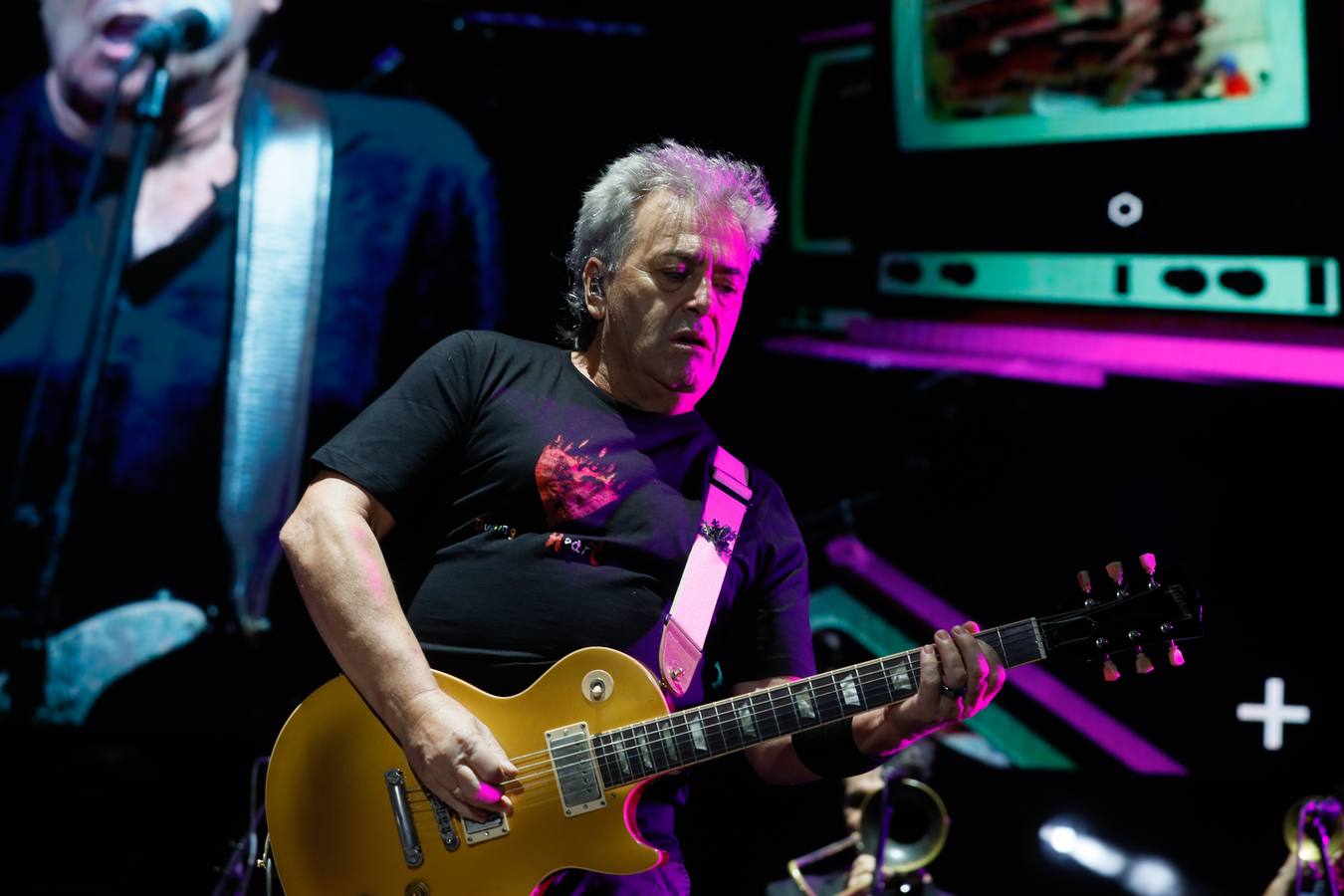 Un momento de la actuación este domingo en la plaza de toros de la Maestranza en Sevilla