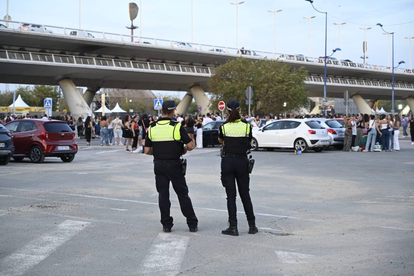 El público sevillano bailó a los sones del reguetón y de los ritmos latinos