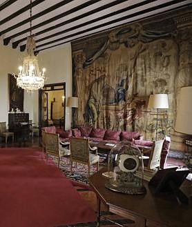 Imagen secundaria 2 - La Hermandad de la Cena, la Catedral y el Palacio Bucarelli