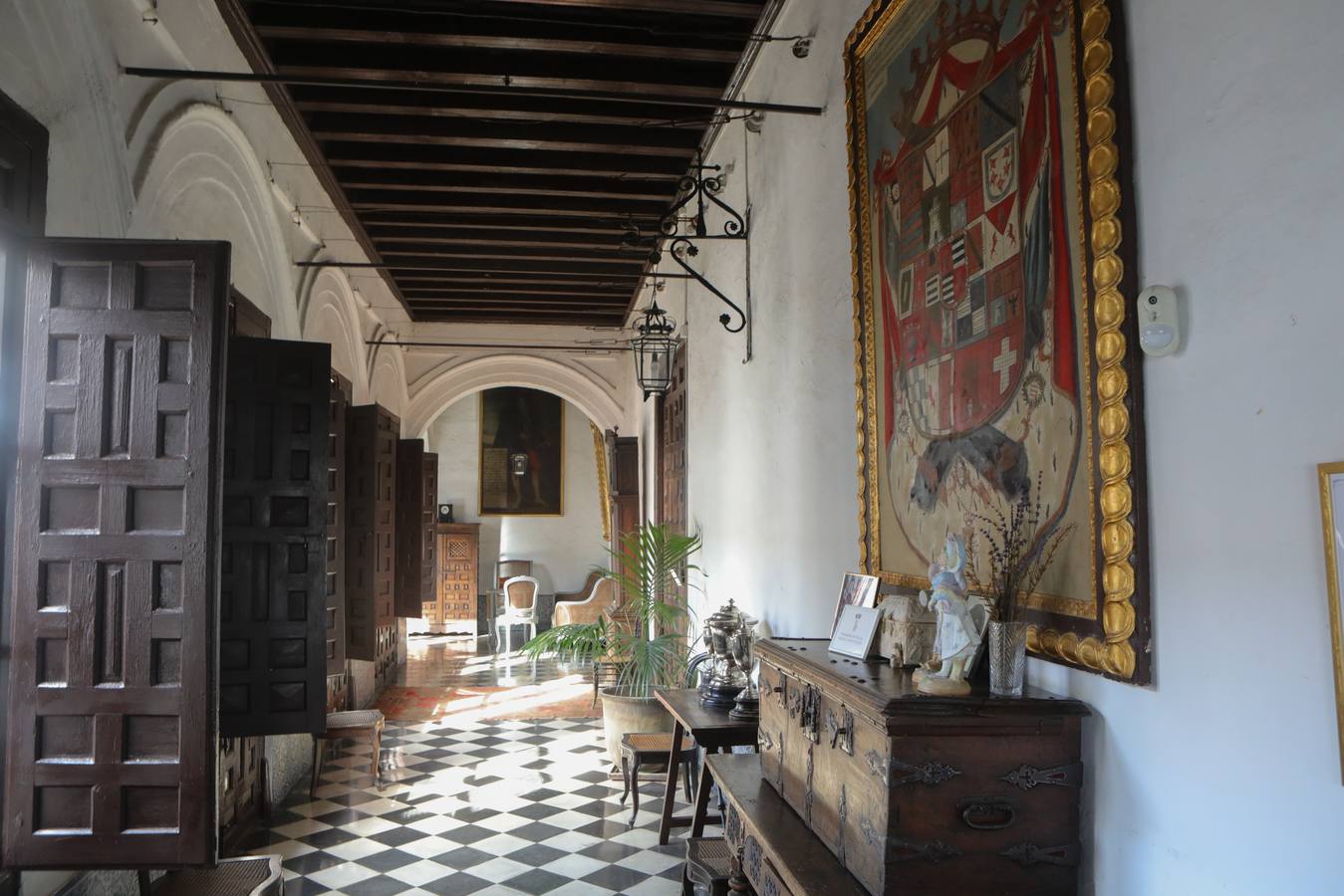 El Palacio Bucarelli tiene un ala convertida en hotel, pero ahora se pueden visitar las estancias donde habitan los Condes de Santa Coloma