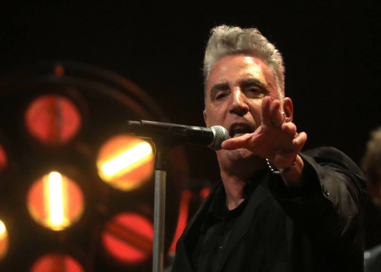 Loquillo mostró su versión más poética en el Cartuja Center de Sevilla 