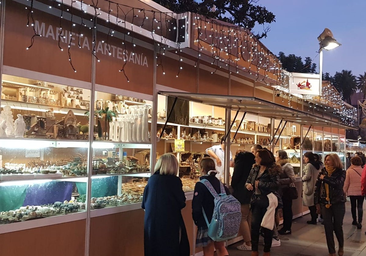 Puestos artesanales de la Feria del Belén de Sevilla