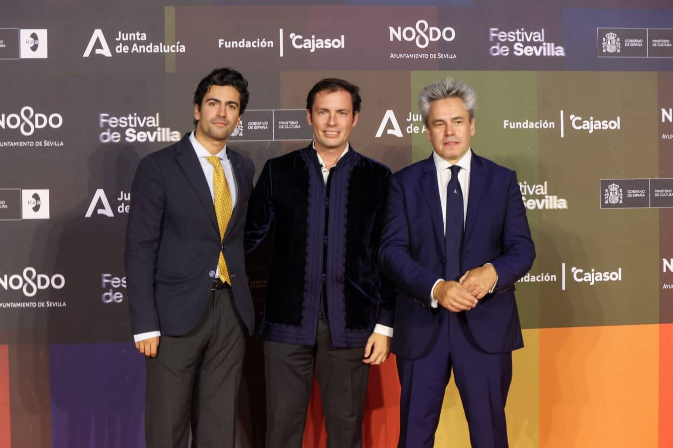 Autoridades y actores posan en el photocall del Festival de Cine de Sevilla