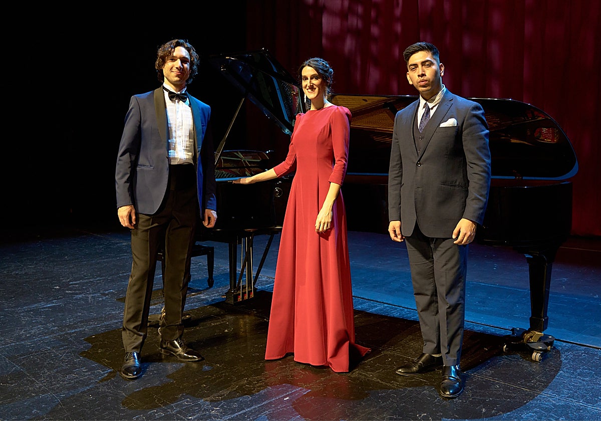 De izquierda a derecha, Milan Perisic, Soraya Méncid y Alejandro Sanchez