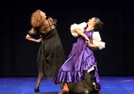 Maestra y alumna, Merche Esmeralda y Gloria del Rosario, compartiendo escenario en los Jueves Flamencos de Cajasol