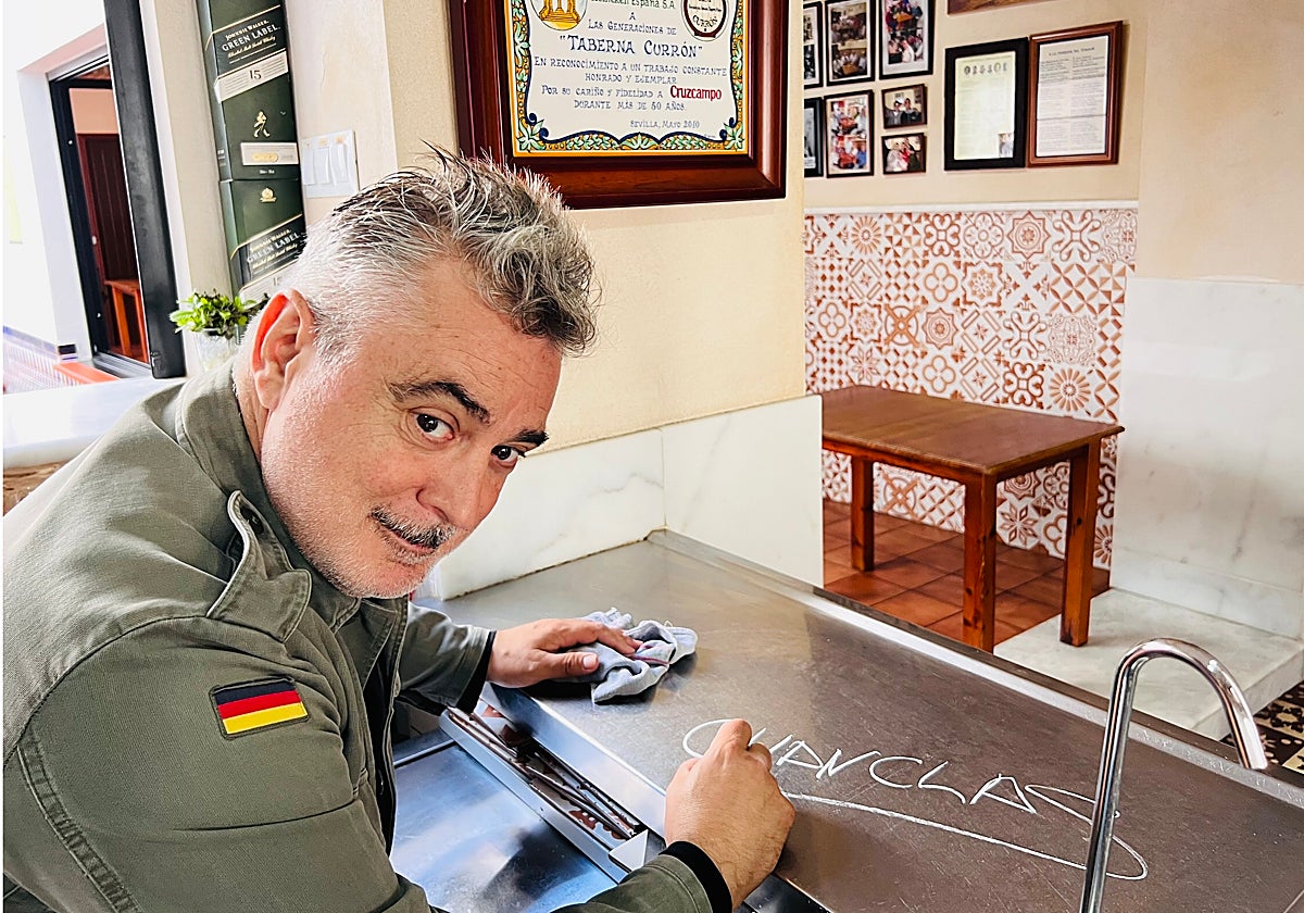 Pepe Begines, durante la entrevista en la Taberna Currón