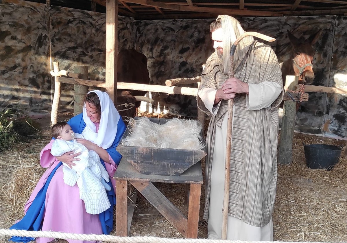 Escena del nacimiento del belén viviente de Sanlúcar la Mayor, uno de los más populares de la provincia de Sevilla