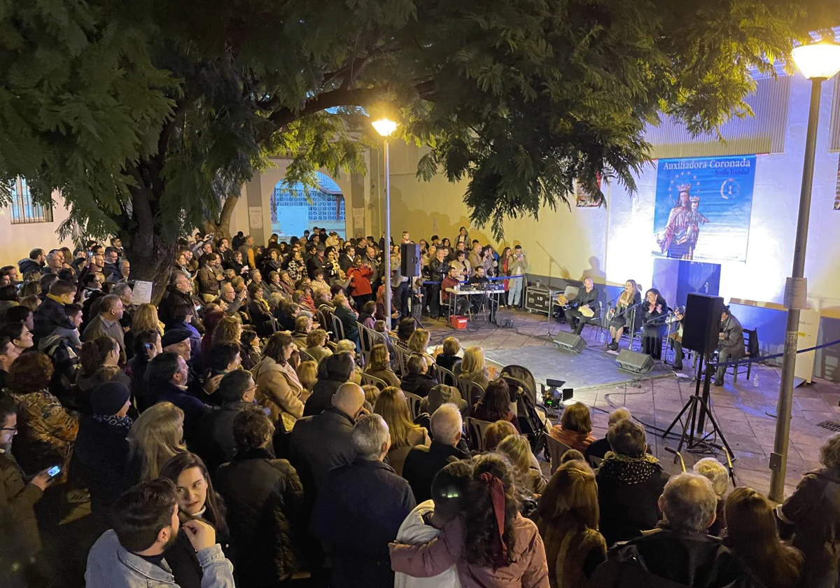 El flamenco toma protagonismo en las calles de Sevilla con motivo de la Navidad en forma de zambombas