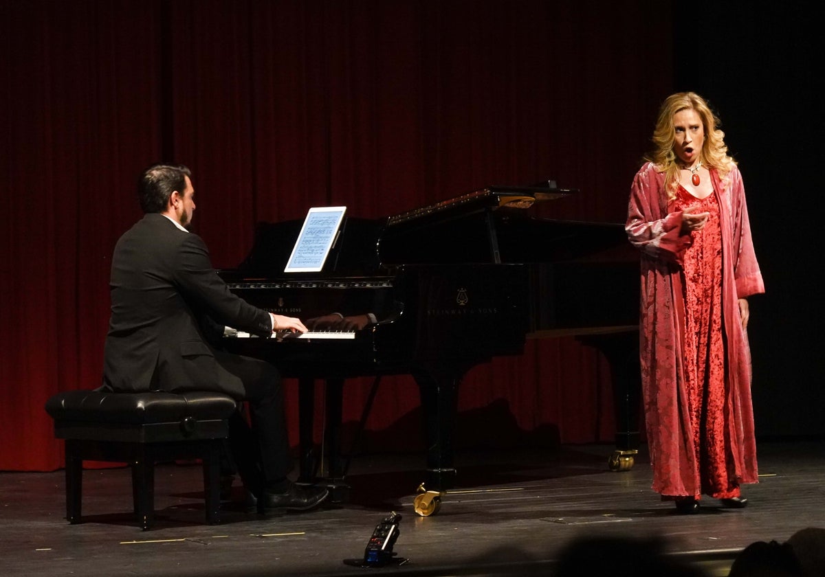 Javier Molina (piano) y Aurora Galán (soprano)