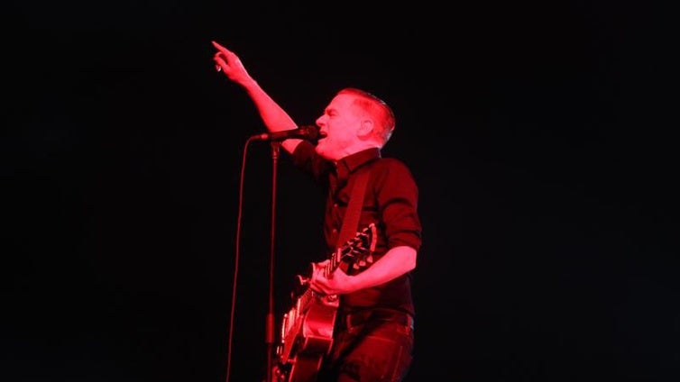 Bryan Adams actúa este jueves en Fibes dentro de su gira 'Roll with the Punches 2025'