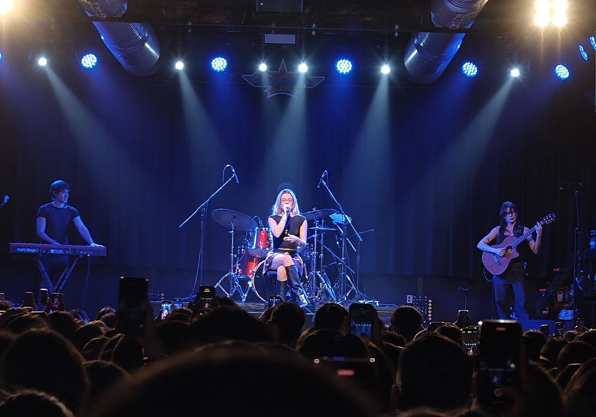 Marina Reche durante su concierto en Sevilla