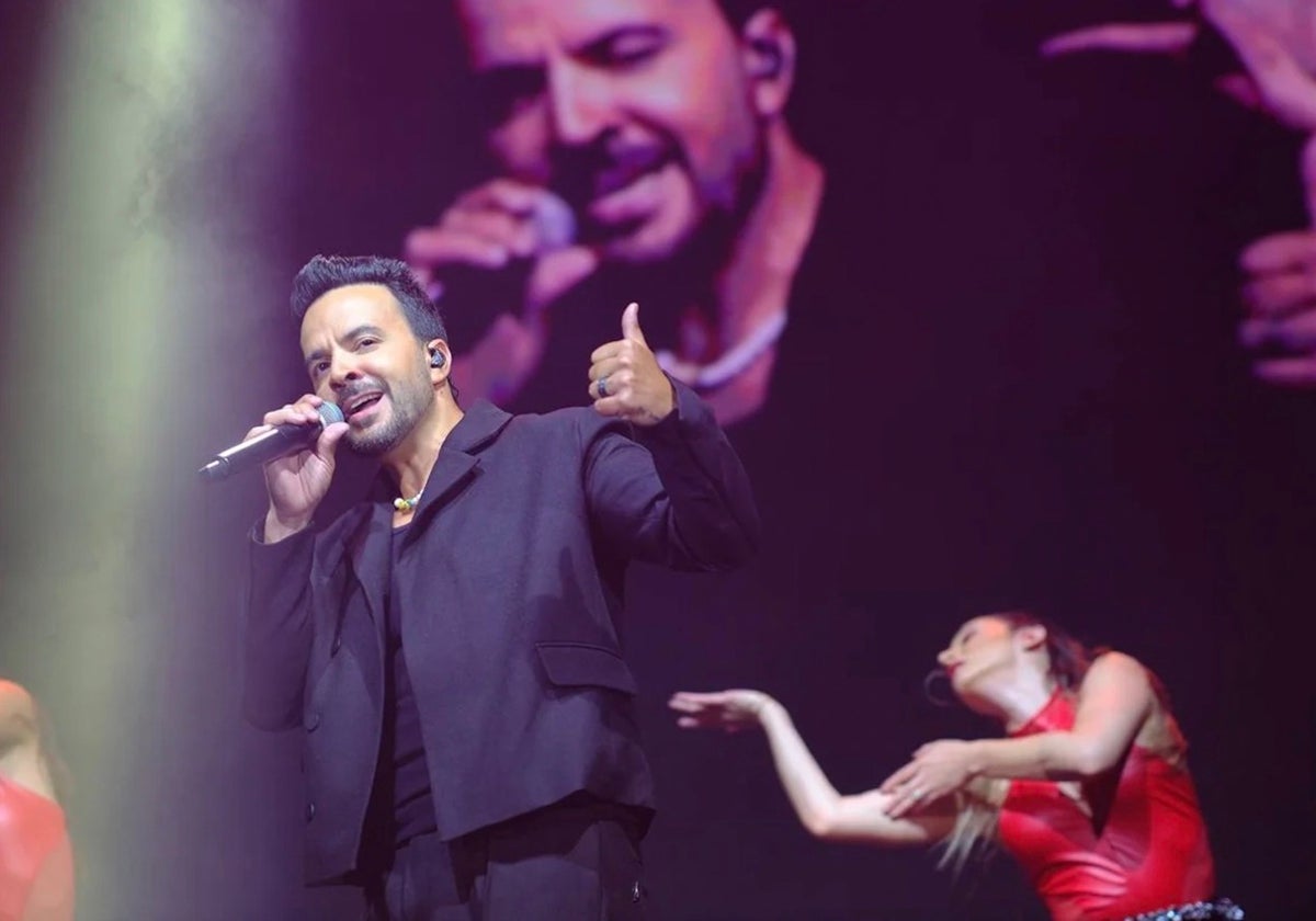 El artista Luis Fonsi en concierto