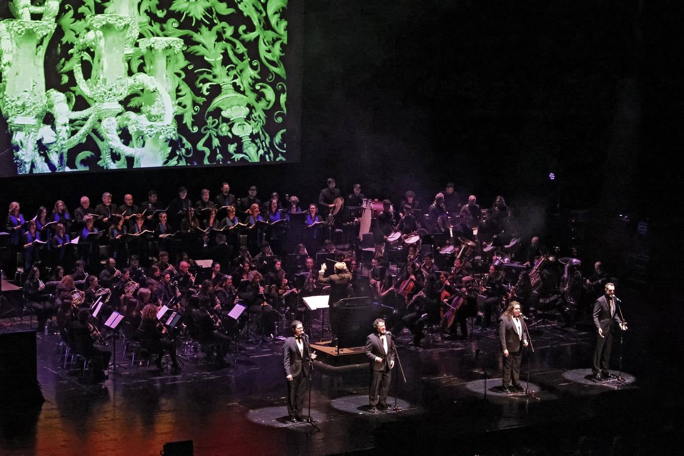 Cantores de Híspalis durante el concierto en Fibes